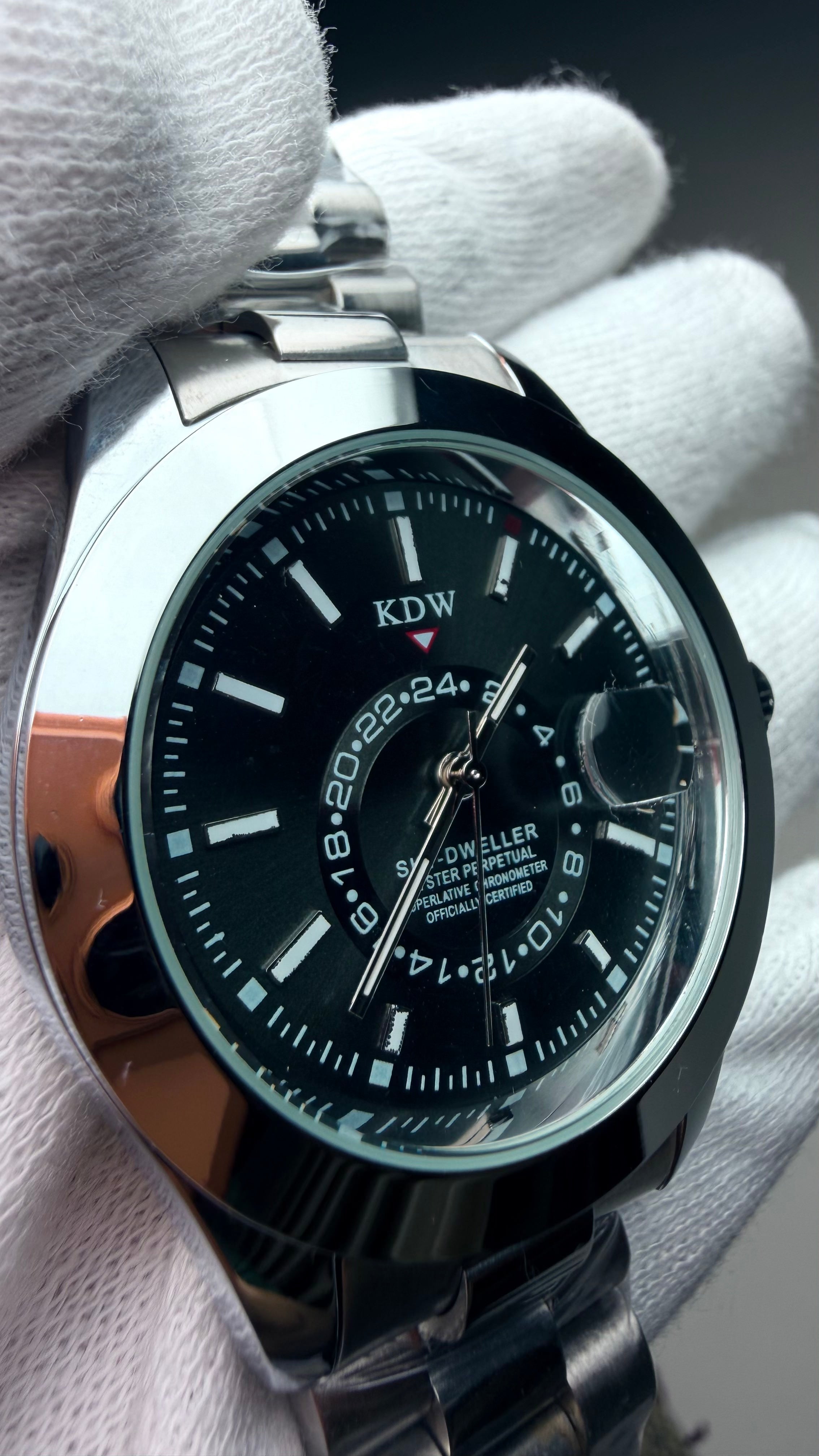 KDW Black Dial Stainless Steel Men’s Watch – Premium Silver Bracelet Watch